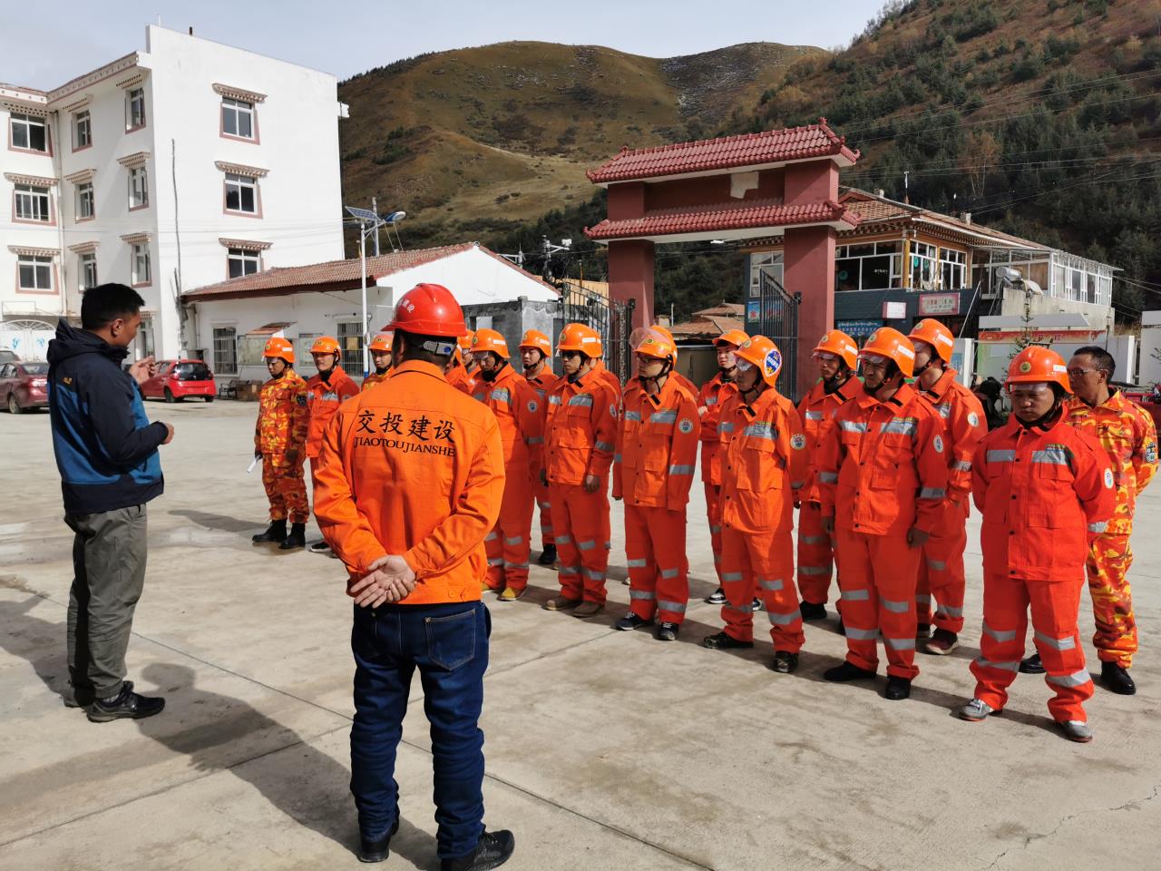 演练结束后领导做总结讲话.jpg 演练结束后领导做总结讲话.jpg