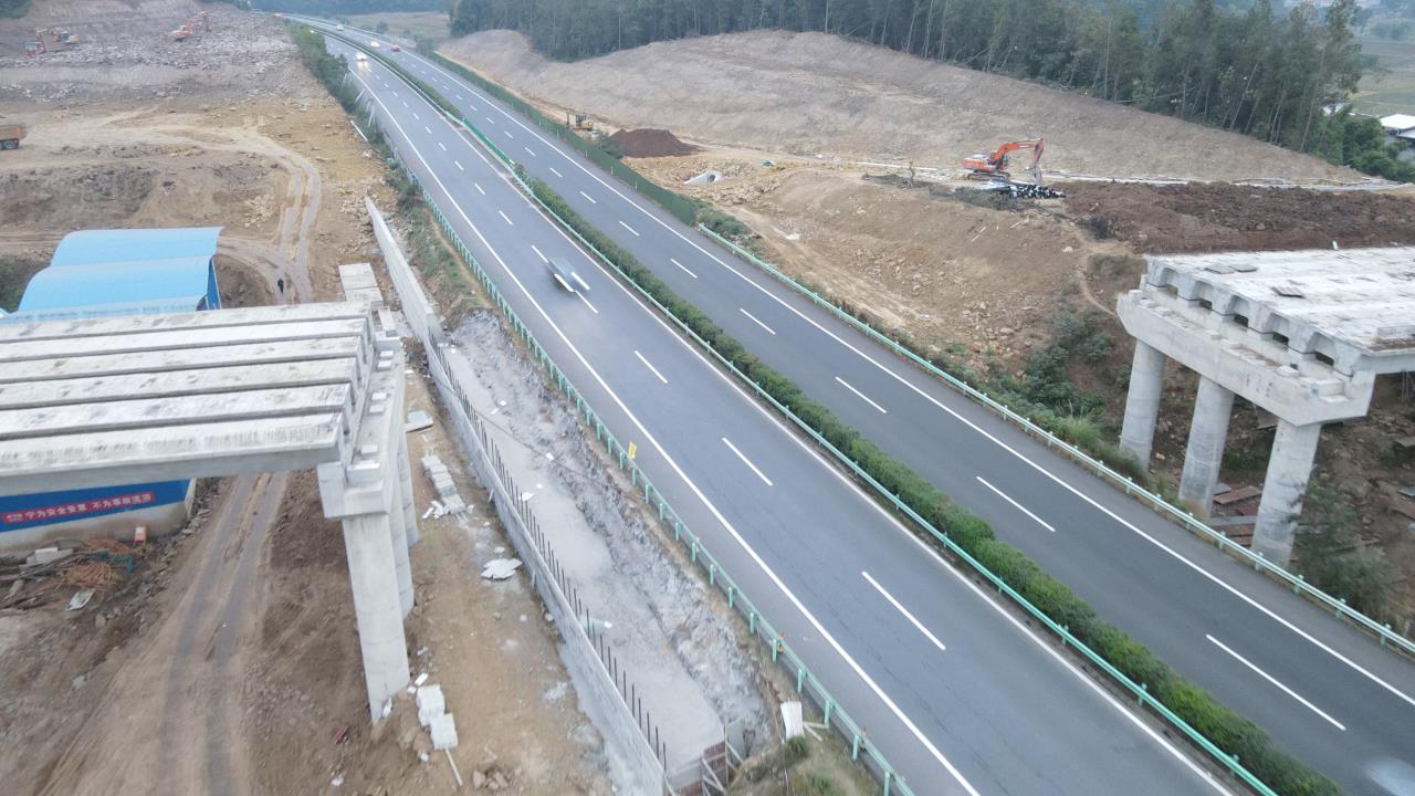 注意！成德南高速K80+000-K81+900将进行交通管制，单幅双向通行