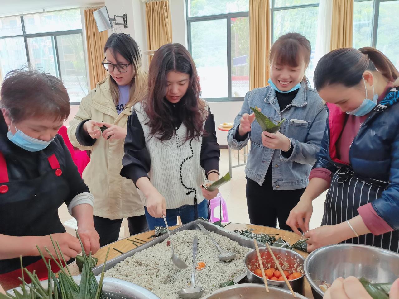 端午送廉礼  清风寄廉情 ——交建隧道公司党总支“眼脑耳心”工作模式，打造廉洁“套餐”