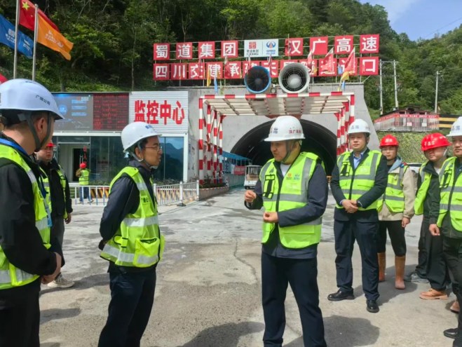 四川交建集团党委副书记、副董事长、总经理侯小军带队调研邛芦荥、汉广绵项目