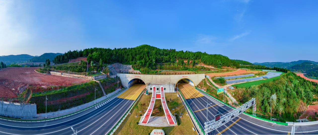 成绵高速马鞍山大断面隧道(压缩).jpg